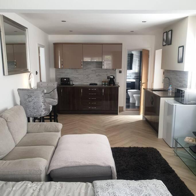 Lovely Studio Annex In Lilliput Пул Экстерьер фото