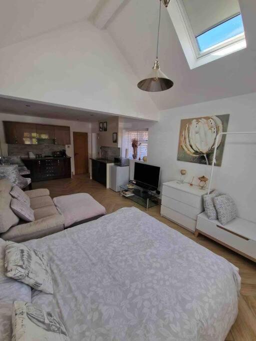 Lovely Studio Annex In Lilliput Пул Экстерьер фото